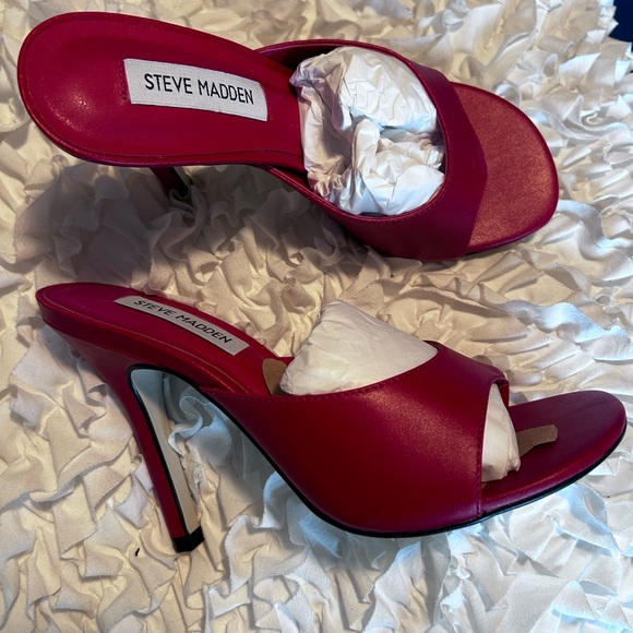 STEVE MADDEN • Red Leather Slip On Heel Sandal • 7.5 - Picture 2 of 10